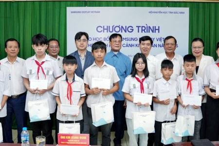Bắc Ninh: Samsung Display trao tặng 100 suất học bổng cho học sinh khó khăn