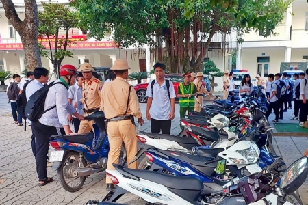 Siết chặt kiểm tra, xử lý vi phạm giao thông trong trường học