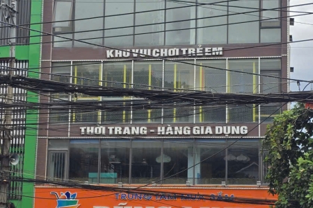 Lào Cai: Trung tâm mua sắm Dũng Linh bán hàng hóa không tem, nhãn phụ tiếng Việt?