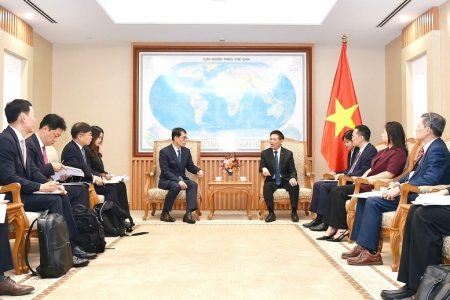 Phó Thủ tướng Hồ Đức Phớc tiếp Chủ tịch kiêm Tổng Giám đốc điều hành Ngân hàng Công nghiệp Hàn Quốc (IBK)