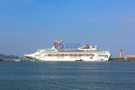 Hơn 1.300 du khách tàu biển đến Quảng Ninh
