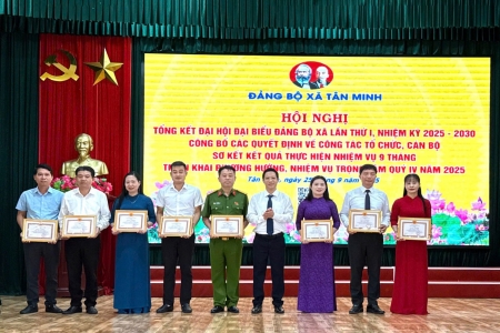 Đảng ủy xã Tân Minh công bố các quyết định về thành lập tổ chức cơ sở đảng