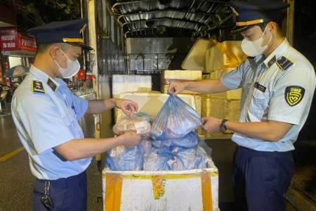 Cao Bằng: Phát hiện và xử lý 350 kg thực phẩm không rõ nguồn gốc tại khu vực Chợ Xanh