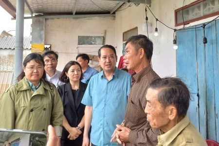 Ninh Bình: Thăm hỏi, hỗ trợ gia đình bị thiệt hại nặng do bão số 10