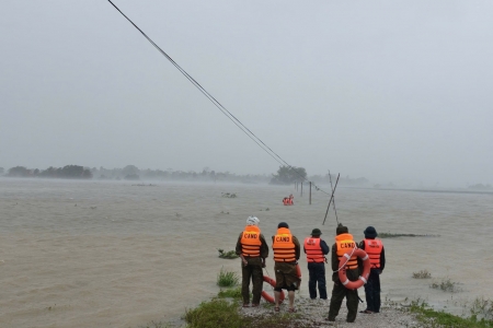 Vận động ủng hộ đồng bào bị thiệt hại do bão số 10