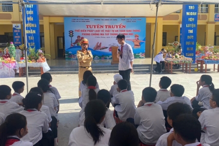 Chuyên đề tuyên truyền An toàn giao thông - Phòng chống Ma túy học đường và tổ chức Tết Trung thu năm học 2025 - 2026