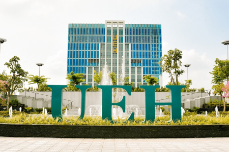 Đại học Kinh tế TP. HCM chi gần 7 tỷ đồng hỗ trợ 3.000 sinh viên vùng bão số 10