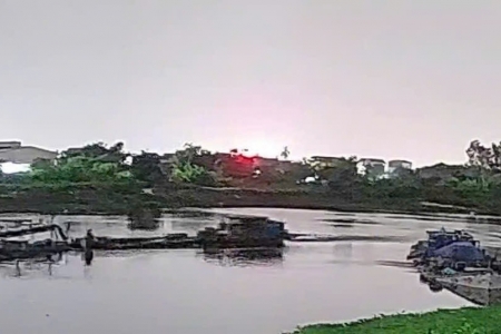 Công an Hải Phòng bắt giữ phương tiện khai thác cát trái phép trên sông Sặt