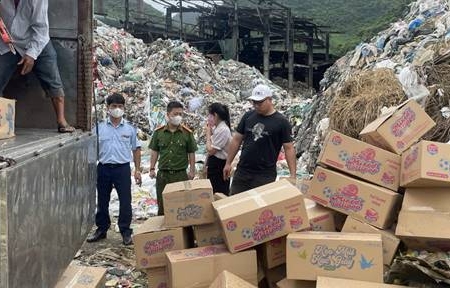 Ninh Bình xử phạt hơn 1,3 tỷ đồng, tiêu hủy 20 tấn kẹo thạch vi phạm an toàn thực phẩm