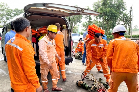 Bắc Ninh: Huy động tối đa lực lượng khắc phục sự cố, sớm cấp điện trở lại vùng ngập úng