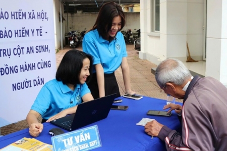 Đắk Lắk: Vận động người nhận lương hưu, trợ cấp BHXH qua phương thức thanh toán không dùng tiền mặt