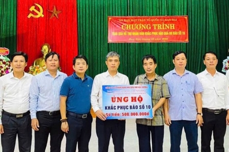 Công ty CP Hàng hải Dầu khí Hải Dương sẻ chia khó khăn với xã Đan Hải sau bão số 10