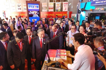 Tổng Bí thư Tô Lâm tham quan Triển lãm Thành tựu Báo chí - Xuất bản