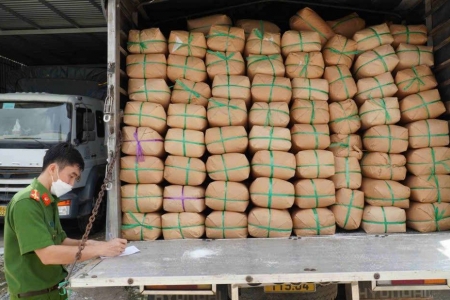 Tây Ninh tăng cường kiểm soát thị trường, phòng chống buôn lậu và hàng giả dịp cuối năm