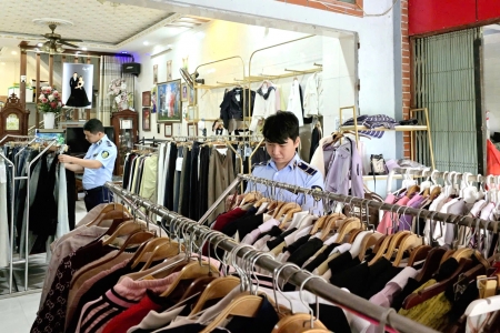 Ninh Bình: Tạm giữ gần 600 sản phẩm thời trang không rõ nguồn gốc