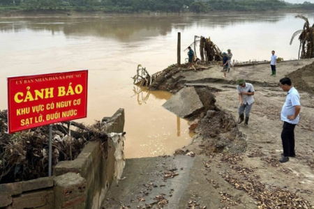 Gần 1km bờ sông Lô tại Phú Thọ bị cuốn trôi do sạt lở