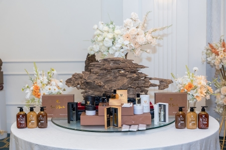 Nước hoa, mỹ phẩm cao cấp UNI: Tôn vinh vẻ đẹp quý phái từ trầm hương Việt