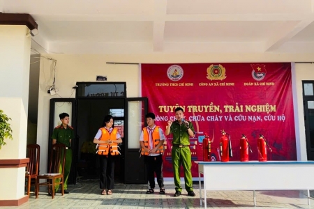 Công an xã Chí Minh tuyên truyền, thực hành kỹ năng PCCC & CNCH tại Trường THCS Chí Minh