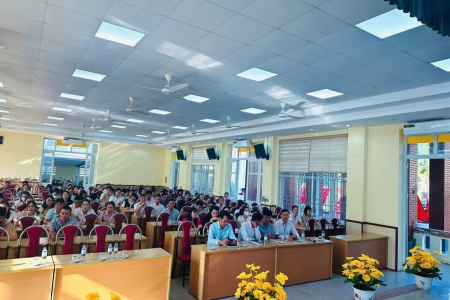 Trung tâm Chính trị xã Kiến Thuỵ khai giảng Lớp Bồi dưỡng nhận thức về Đảng khoá I, năm 2025