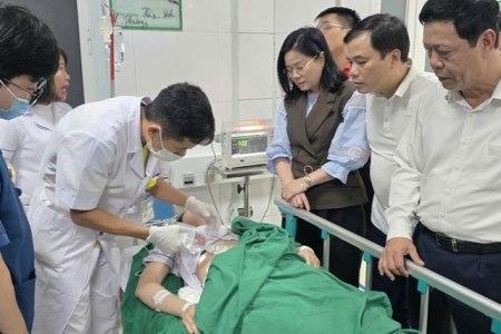 Khống chế đối tượng dùng hung khí tấn công nhân viên y tế và người nhà bệnh nhân tại Bệnh viện Sản Nhi Nghệ An