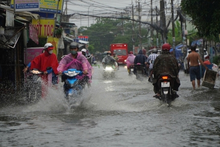 Thời tiết ngày 24/10: Miền Trung tiếp tục mưa lớn, cảnh báo ngập úng sau bão số 12
