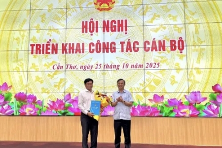 Cần Thơ công bố, trao quyết định về công tác cán bộ