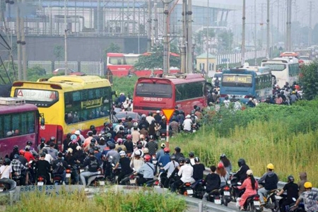 Lắp đặt camera phạt nguội vi phạm giao thông trên tuyến đường gom cao tốc Hà Nội - Bắc Ninh