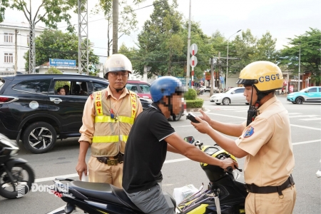 Công an Đồng Nai xử lý hơn 600 trường hợp vi phạm nồng độ cồn sau 1 tuần ra quân