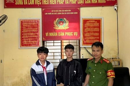 Biểu dương học sinh lớp 7C Trường THCS Kim Anh trả lại tài sản cho người bị mất