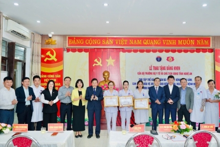 Bộ Y tế và UBND tỉnh Nghệ An khen thưởng tập thể, cá nhân dũng cảm cứu người tại Bệnh viện Sản Nhi Nghệ An