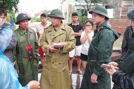 Tư lệnh Quân khu 5 kiểm tra, chỉ đạo công tác ứng phó mưa lũ tại Đà Nẵng