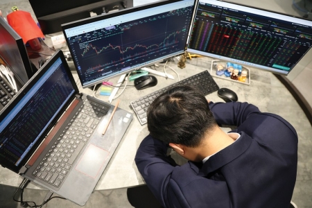 Chứng khoán khối ngoại ngày 31/10: Bán ròng chậm lại, giá trị giảm gần 60%