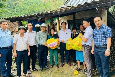 Quản lý Thị trường Quảng Ngãi chung tay ủng hộ đồng bào vùng lũ lụt