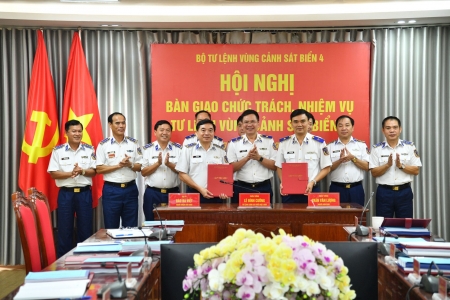 Bàn giao chức trách, nhiệm vụ Tư lệnh Vùng Cảnh sát biển 4