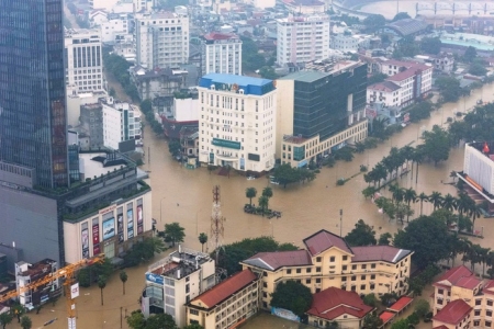 Bộ Chính trị yêu cầu khẩn trương khắc phục hậu quả bão số 12, sớm ổn định đời sống Nhân dân