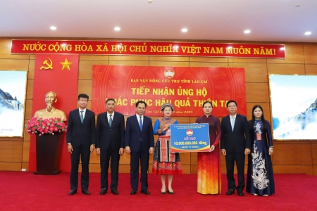 Ủy ban Trung ương MTTQ Việt Nam trao 10 tỷ đồng ủng hộ tỉnh Lào Cai khắc phục hậu quả thiên tai