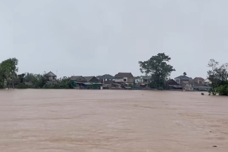 Hà Tĩnh: Mưa lũ khiến gần 4.700 hộ dân bị ngập, giao thông chia cắt, nhiều địa phương bị cô lập