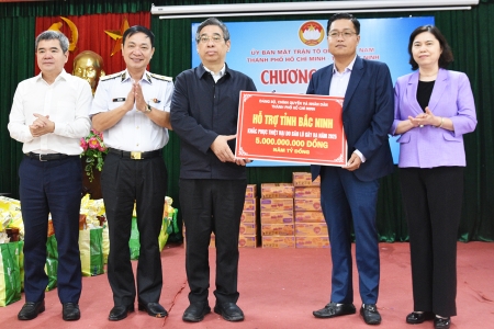 Thành phố Hồ Chí Minh trao 5 tỷ đồng hỗ trợ Nhân dân tỉnh Bắc Ninh khắc phục thiệt hại sau bão lũ