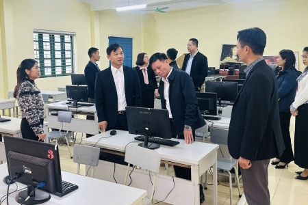 Giám sát công tác chuyển đổi số trong lĩnh vực giáo dục tại Trường THCS Nguyễn Huệ