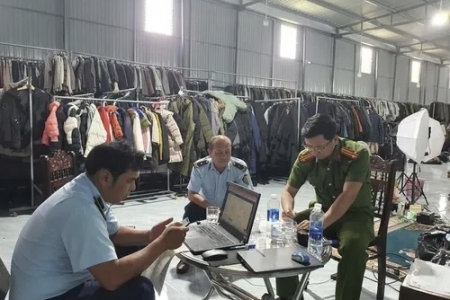 Gia Lai xử phạt một công ty kinh doanh quần áo không rõ nguồn gốc, xuất xứ