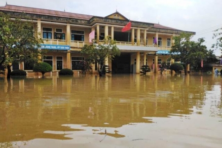 Quảng Trị: Hơn 100 điểm trường bị ảnh hưởng, hàng chục nghìn học sinh nghỉ học vì mưa lũ