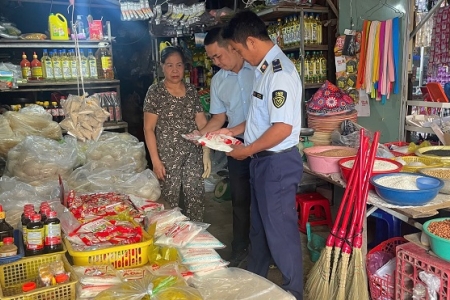 Lực lượng QLTT Gia Lai ra quân chống hàng giả tại chợ truyền thống