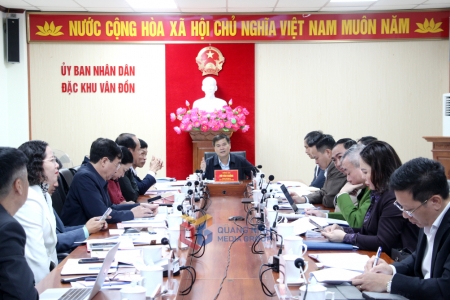 Chủ tịch UBND tỉnh Quảng Ninh Bùi Văn Khắng làm việc với đặc khu Vân Đồn