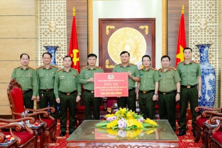 Công an Hà Nội hỗ trợ Nhân dân Quảng Trị 500 triệu đồng khắc phục hậu quả mưa lũ