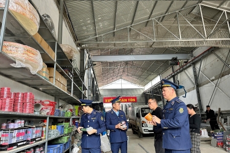 Lạng Sơn: Đội QLTT số 7 vận động hơn 400 cơ sở ký cam kết chấp hành pháp luật kinh doanh