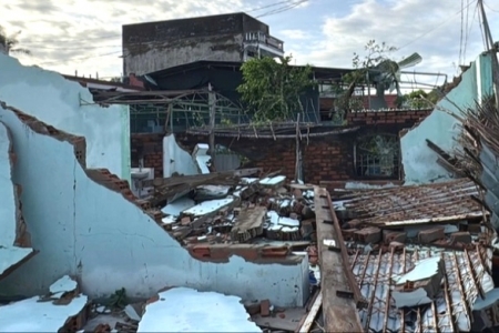 Bão số 13 phá hủy nhiều ngôi nhà, tuyến đường giao thông ở Đắk Lắk và Gia Lai