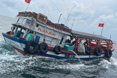 Bắt giữ tàu vận chuyển trái phép 30.000 lít dầu D.O trên vùng biển Đông Hòn Khoai