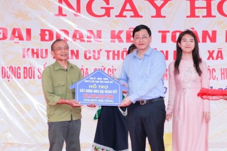 Phó Chủ tịch UBND tỉnh Thanh Hóa dự ngày hội Đại đoàn kết toàn dân tộc tại xã Ngọc Lặc