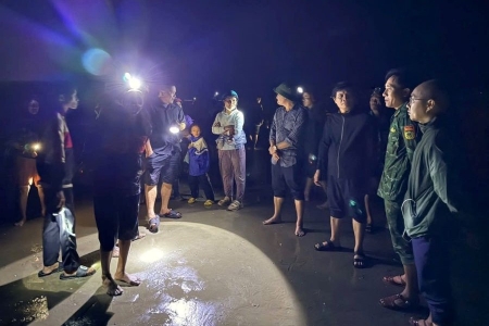 Hà Tĩnh: Tìm thấy ngư dân mất tích do tàu bị sóng đánh chìm khi đánh ghẹ trên biển