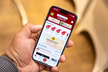 Người dân đã có thể nộp sổ đỏ qua ứng dụng VNeID